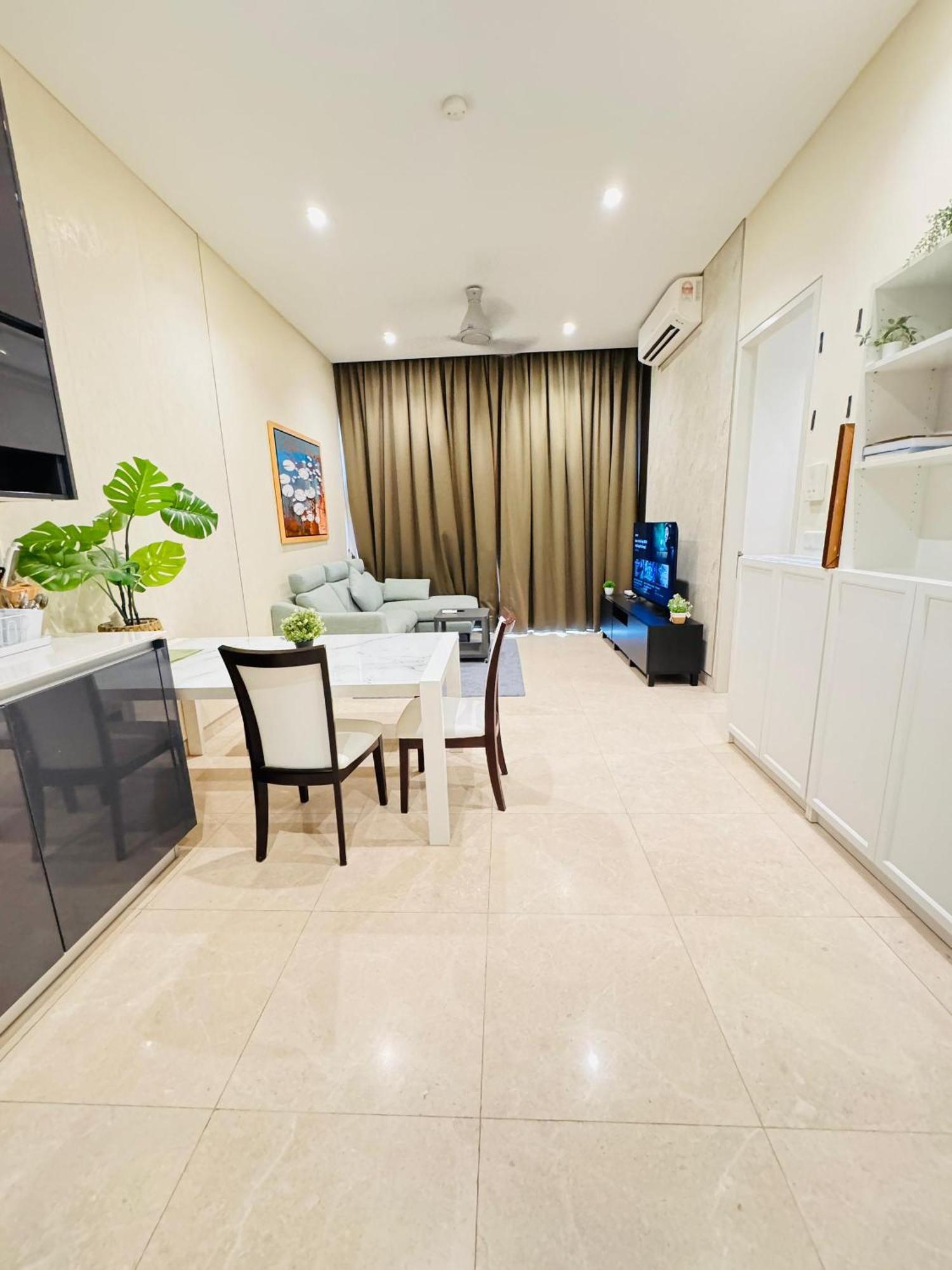 Lucentia Residence Has An Amazing Pool Kuala Lumpur Exteriör bild