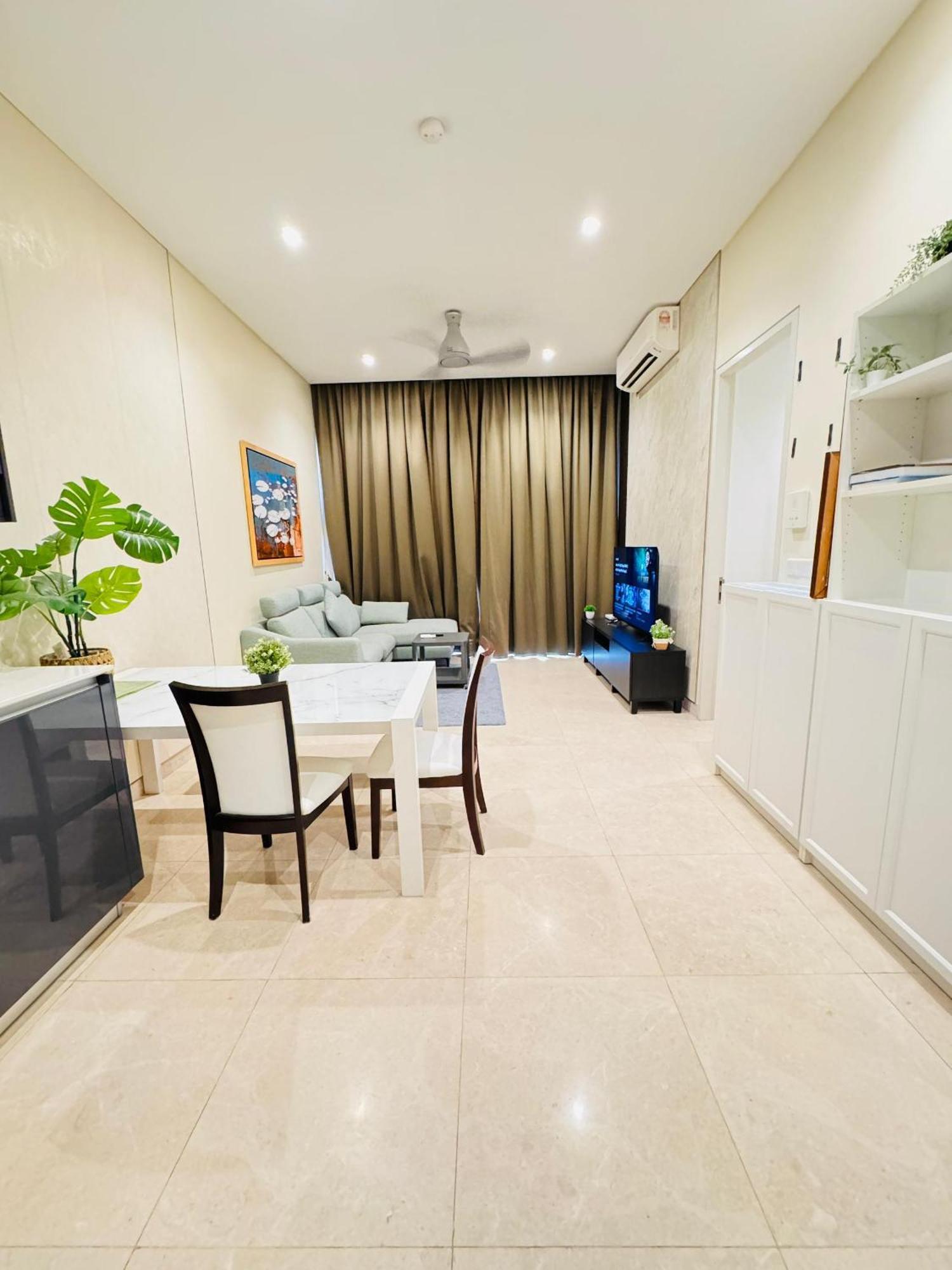 Lucentia Residence Has An Amazing Pool Kuala Lumpur Exteriör bild