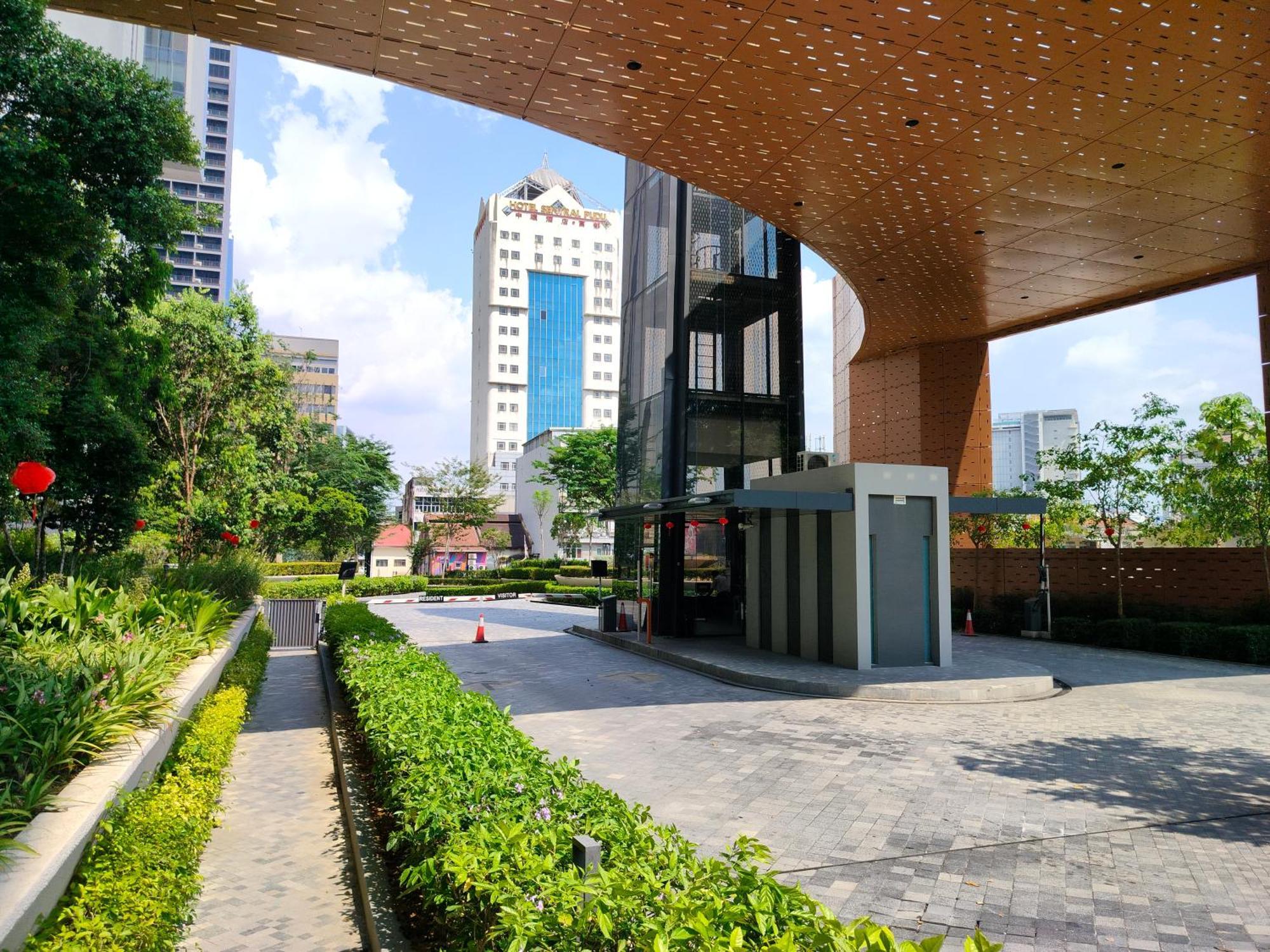 Lucentia Residence Has An Amazing Pool Kuala Lumpur Exteriör bild